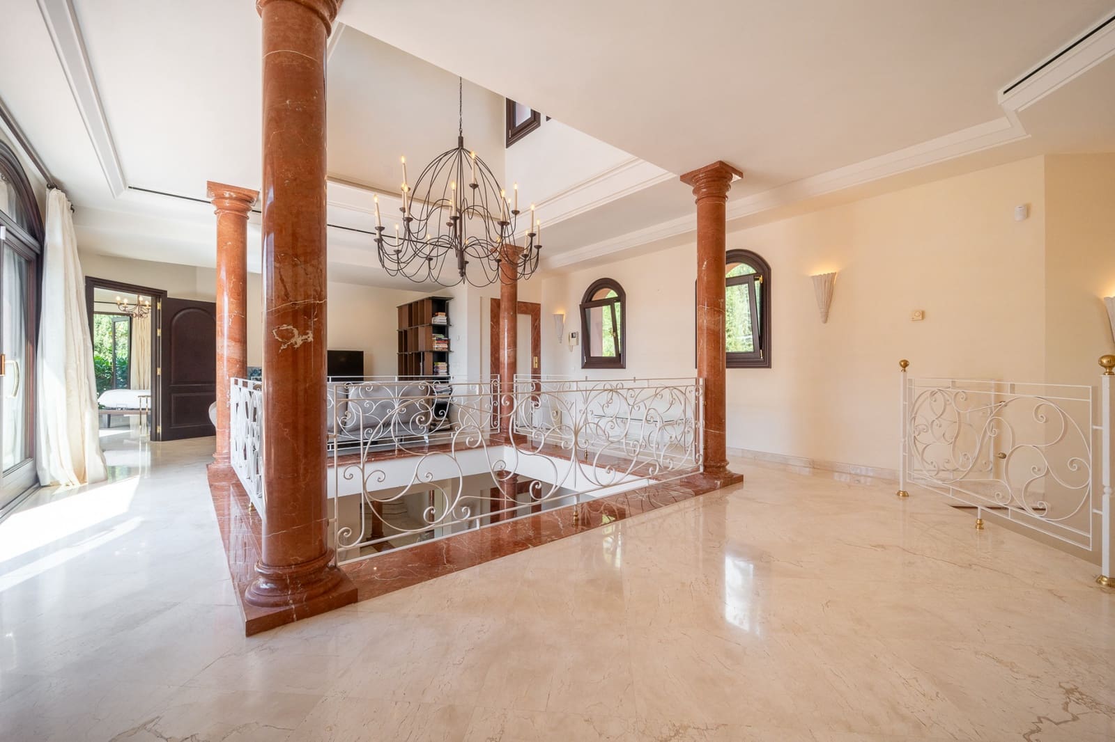 4 bedroom Villa for sale in Marbella with pool garage - € 4,900,000 (Ref: 9540957)
