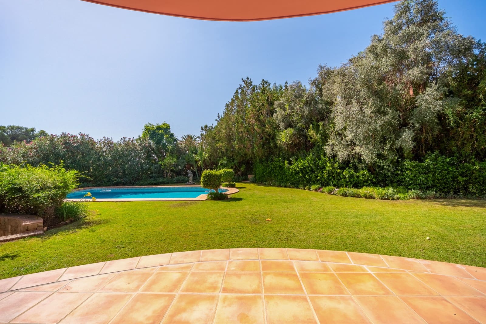 4 bedroom Villa for sale in Marbella with pool garage - € 4,900,000 (Ref: 9540957)