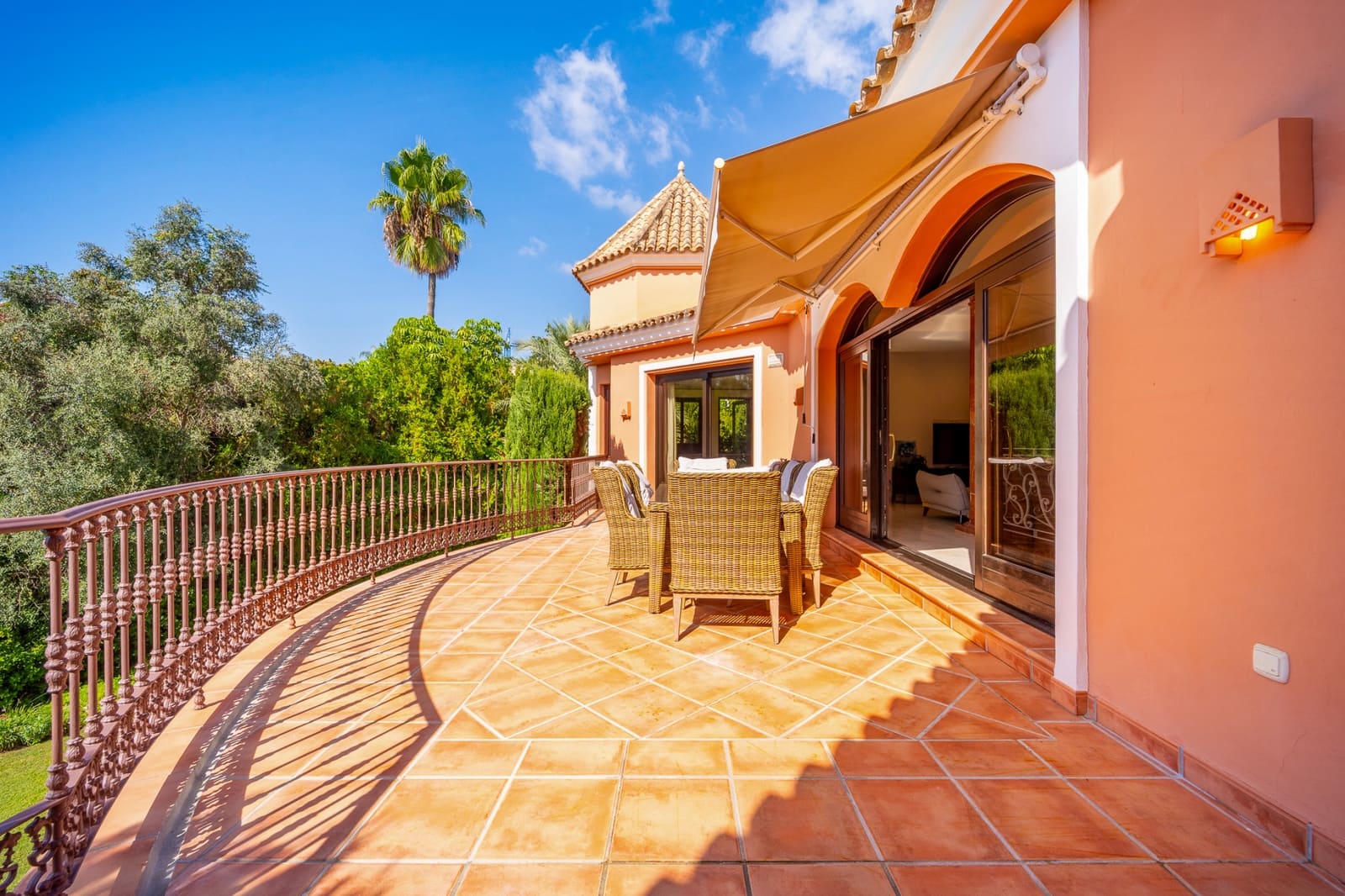 4 bedroom Villa for sale in Marbella with pool garage - € 4,900,000 (Ref: 9540957)