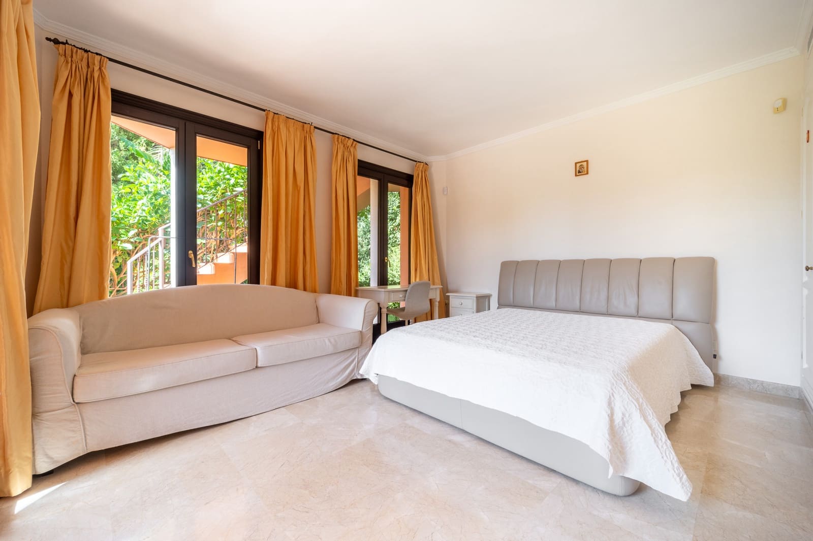 4 bedroom Villa for sale in Marbella with pool garage - € 4,900,000 (Ref: 9540957)