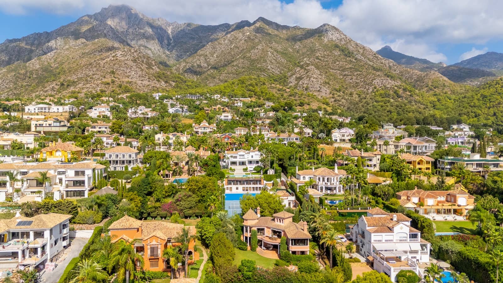 4 bedroom Villa for sale in Marbella with pool garage - € 4,900,000 (Ref: 9540957)