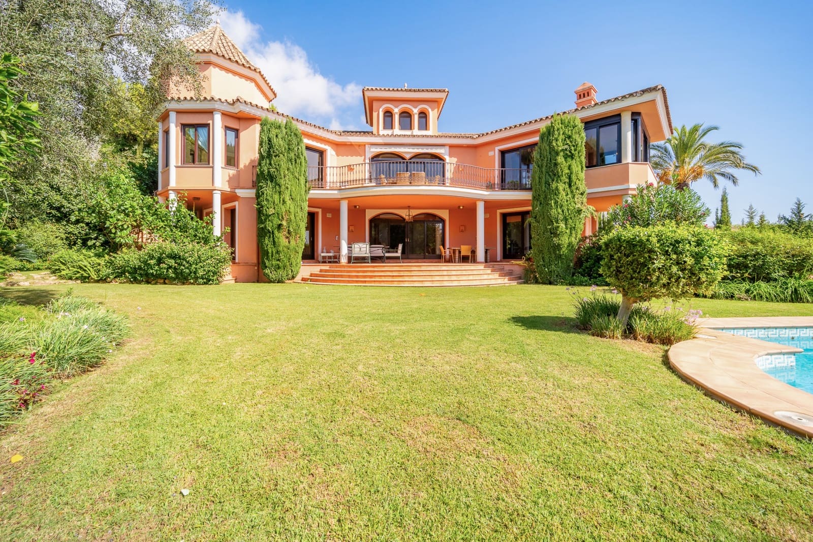4 bedroom Villa for sale in Marbella with pool garage - € 4,900,000 (Ref: 9540957)