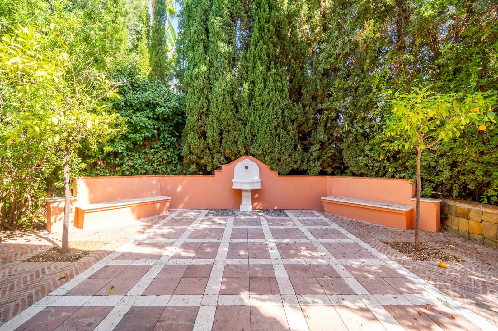 4 bedroom Villa for sale in Marbella with pool garage - € 4,900,000 (Ref: 9540957)
