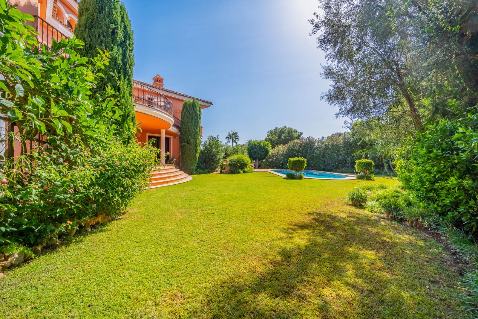 4 bedroom Villa for sale in Marbella with pool garage - € 4,900,000 (Ref: 9540957)