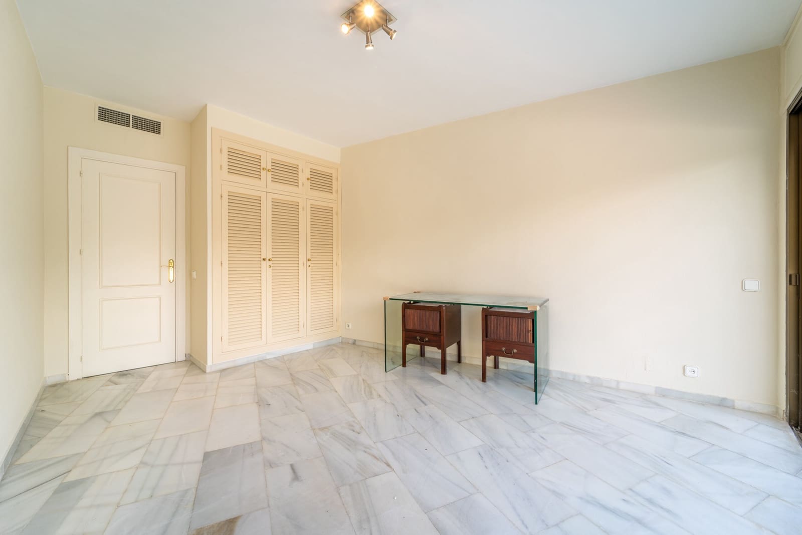 3 slaapkamer Appartement te koop in Marbella met zwembad garage - € 890.000 (Ref: 9564948)