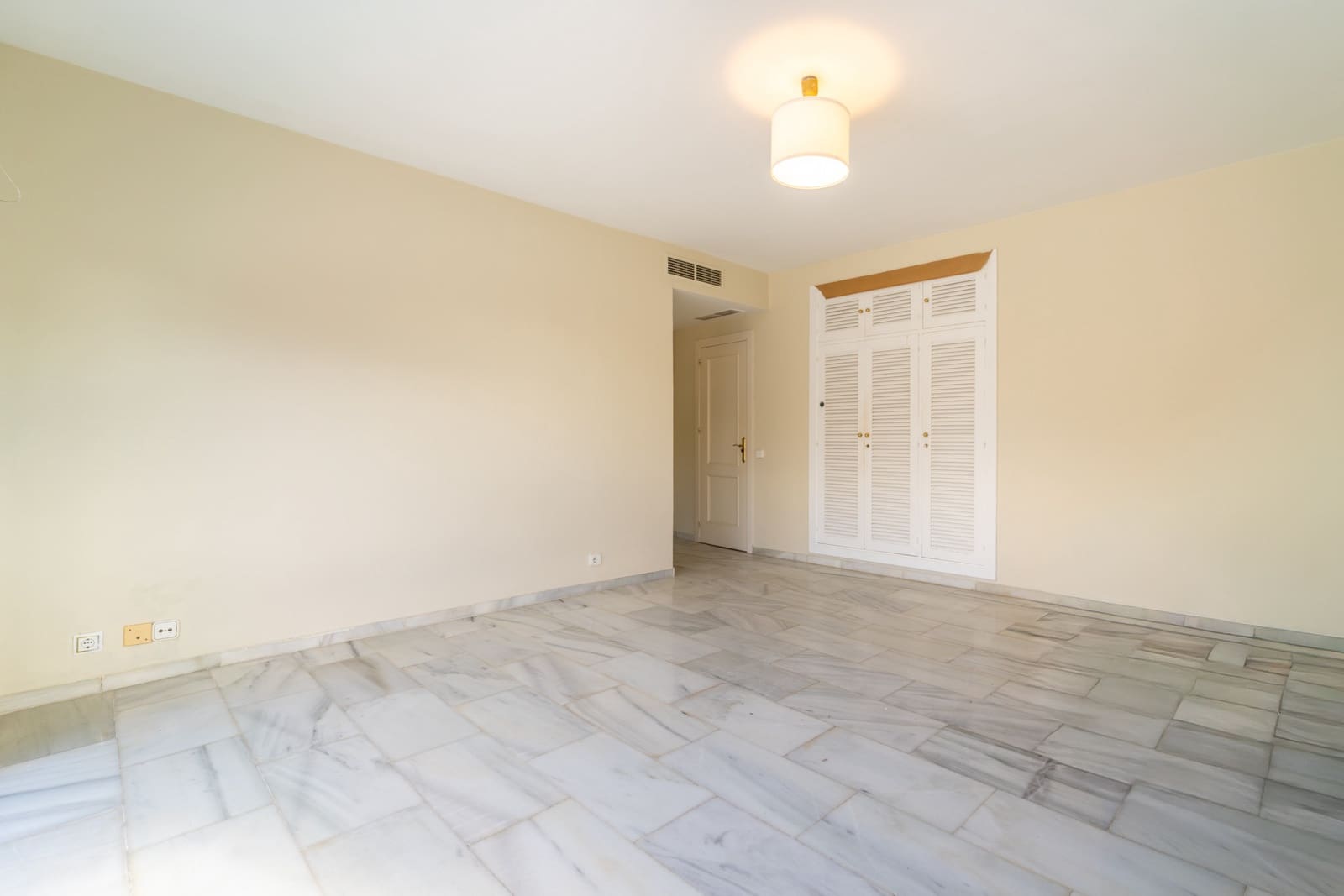 3 slaapkamer Appartement te koop in Marbella met zwembad garage - € 890.000 (Ref: 9564948)