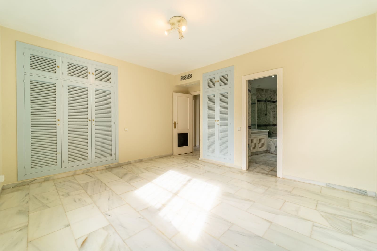 3 slaapkamer Appartement te koop in Marbella met zwembad garage - € 890.000 (Ref: 9564948)