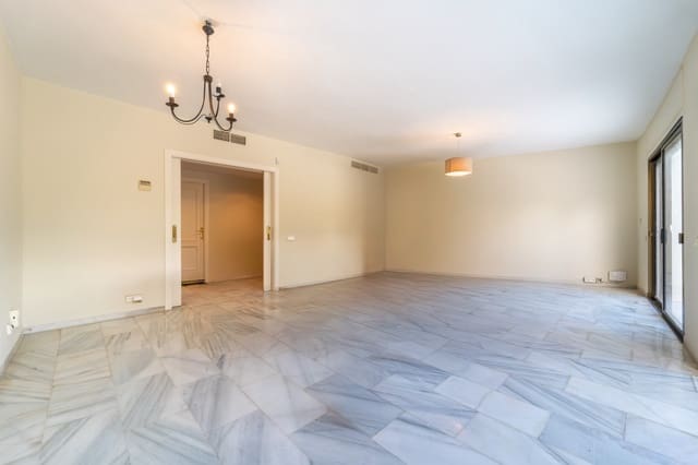 3 sypialnia Apartament na sprzedaż w Marbella z basenem garażem - 890 000 € (Ref: 9564948)