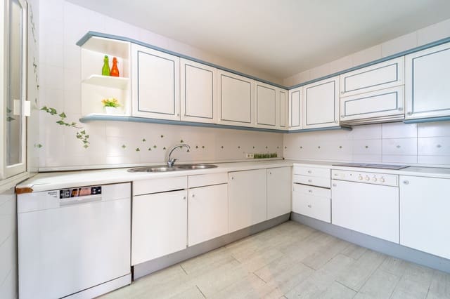 3 sypialnia Apartament na sprzedaż w Marbella z basenem garażem - 890 000 € (Ref: 9564948)