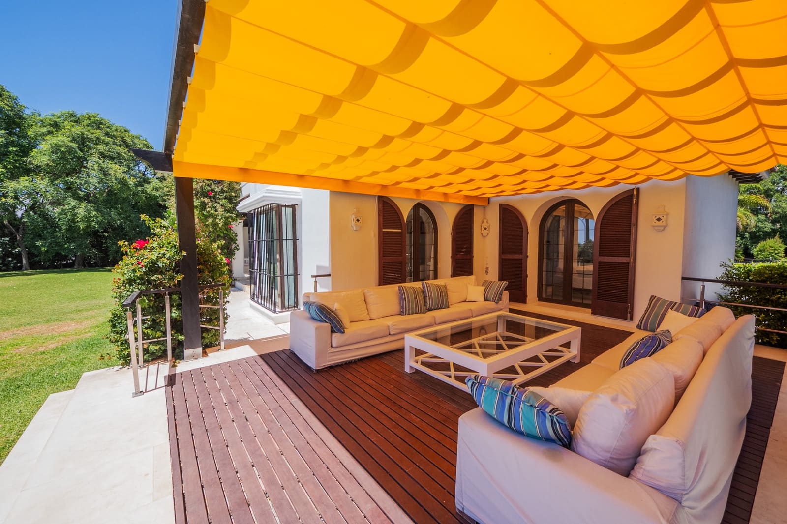 8 soveværelse Villa til salg i El Paraiso med swimmingpool garage - € 11.900.000 (Ref: 9568313)