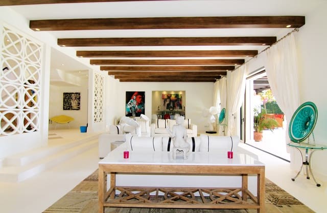 8 Zimmer Villa zu verkaufen in El Paraiso, Estepona mit Pool Garage - 11.900.000 € (Ref: 9568313)