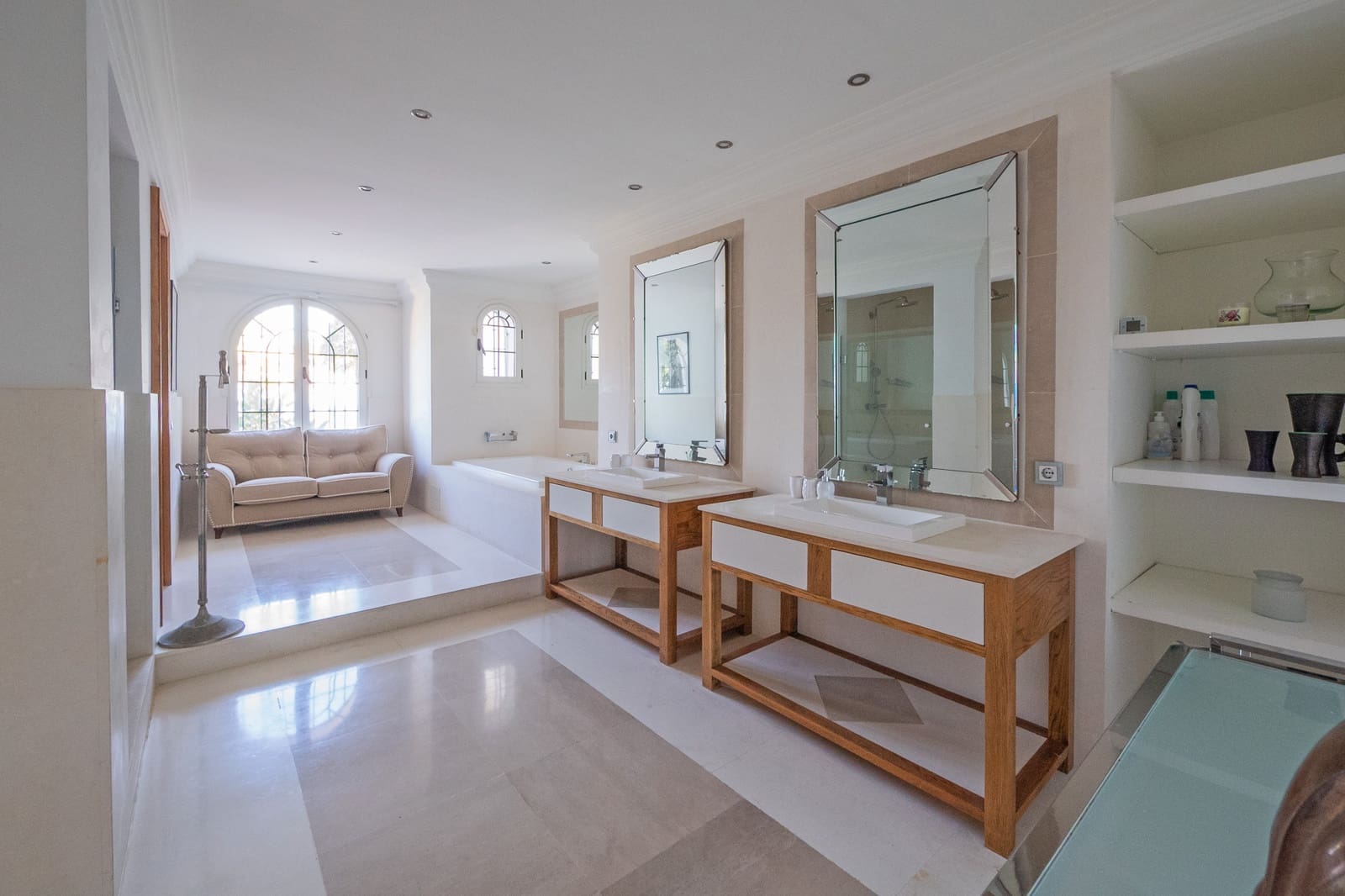 8 soveværelse Villa til salg i El Paraiso med swimmingpool garage - € 11.900.000 (Ref: 9568313)