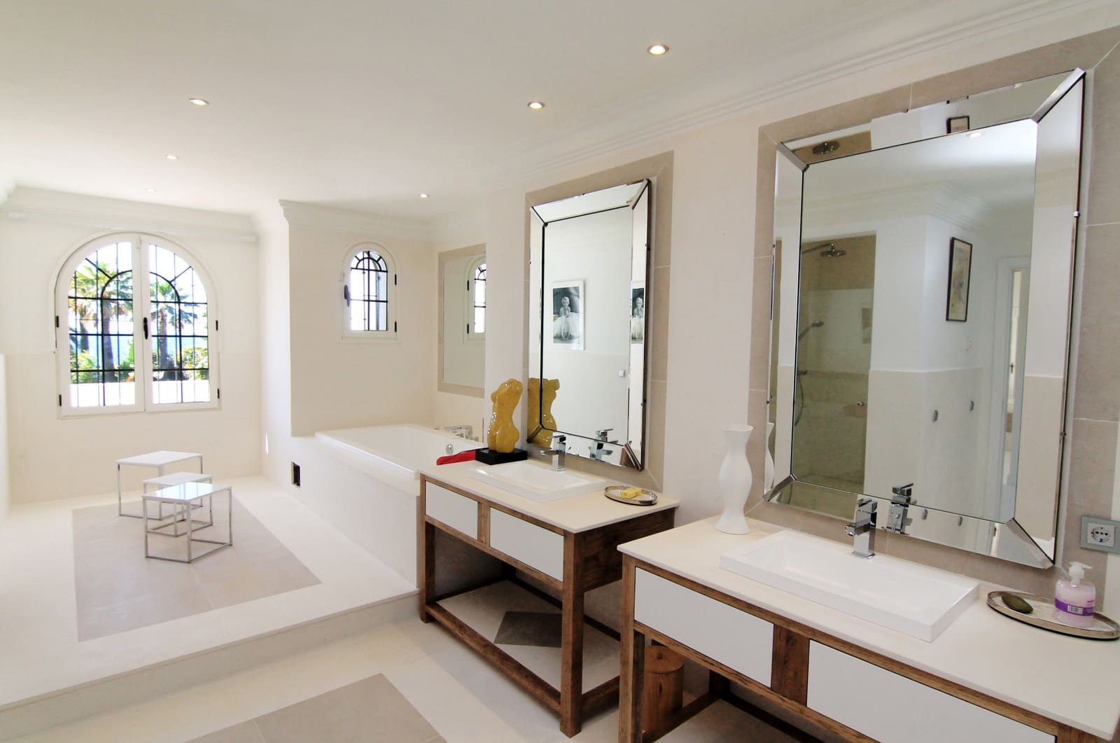 8 soveværelse Villa til salg i El Paraiso med swimmingpool garage - € 11.900.000 (Ref: 9568313)