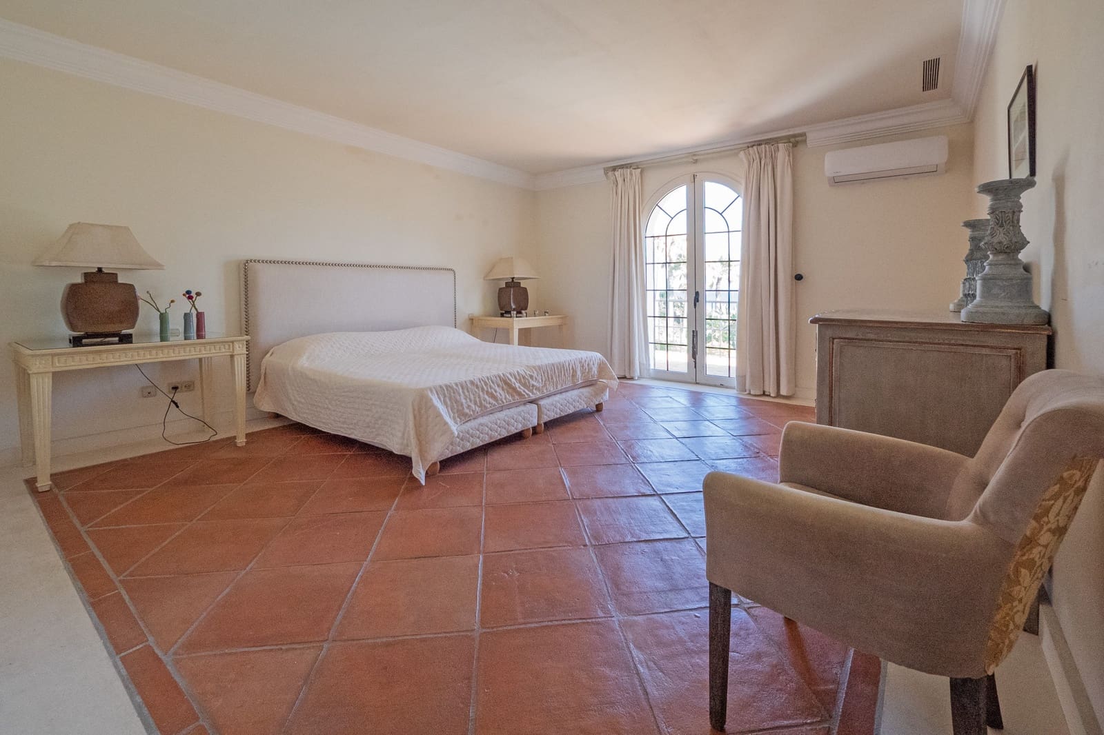 8 soveværelse Villa til salg i El Paraiso med swimmingpool garage - € 11.900.000 (Ref: 9568313)