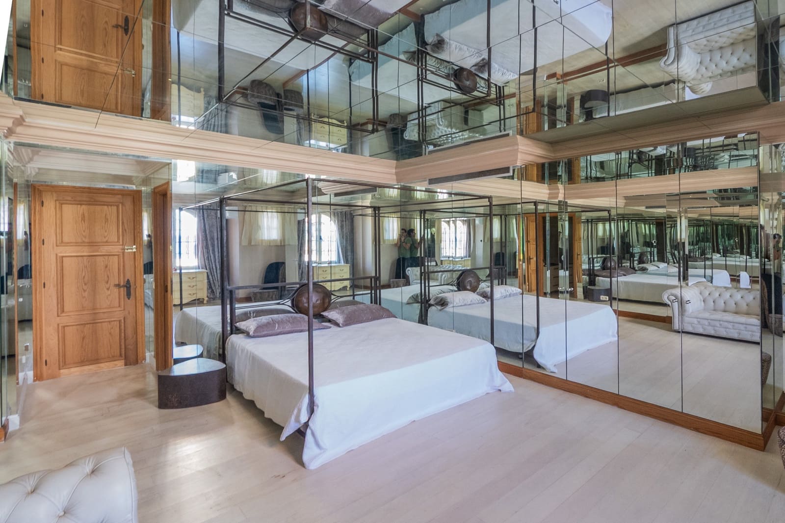 8 soveværelse Villa til salg i El Paraiso med swimmingpool garage - € 11.900.000 (Ref: 9568313)