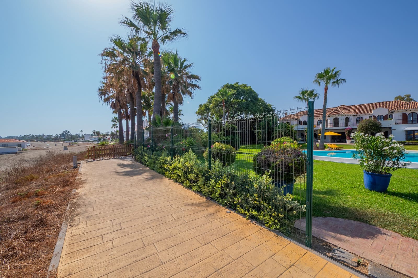 8 soveværelse Villa til salg i El Paraiso med swimmingpool garage - € 11.900.000 (Ref: 9568313)