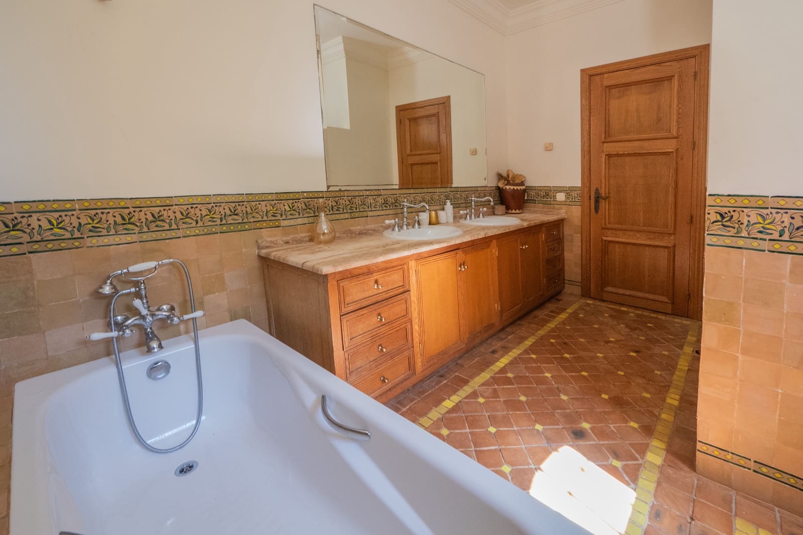 8 soveværelse Villa til salg i El Paraiso med swimmingpool garage - € 11.900.000 (Ref: 9568313)