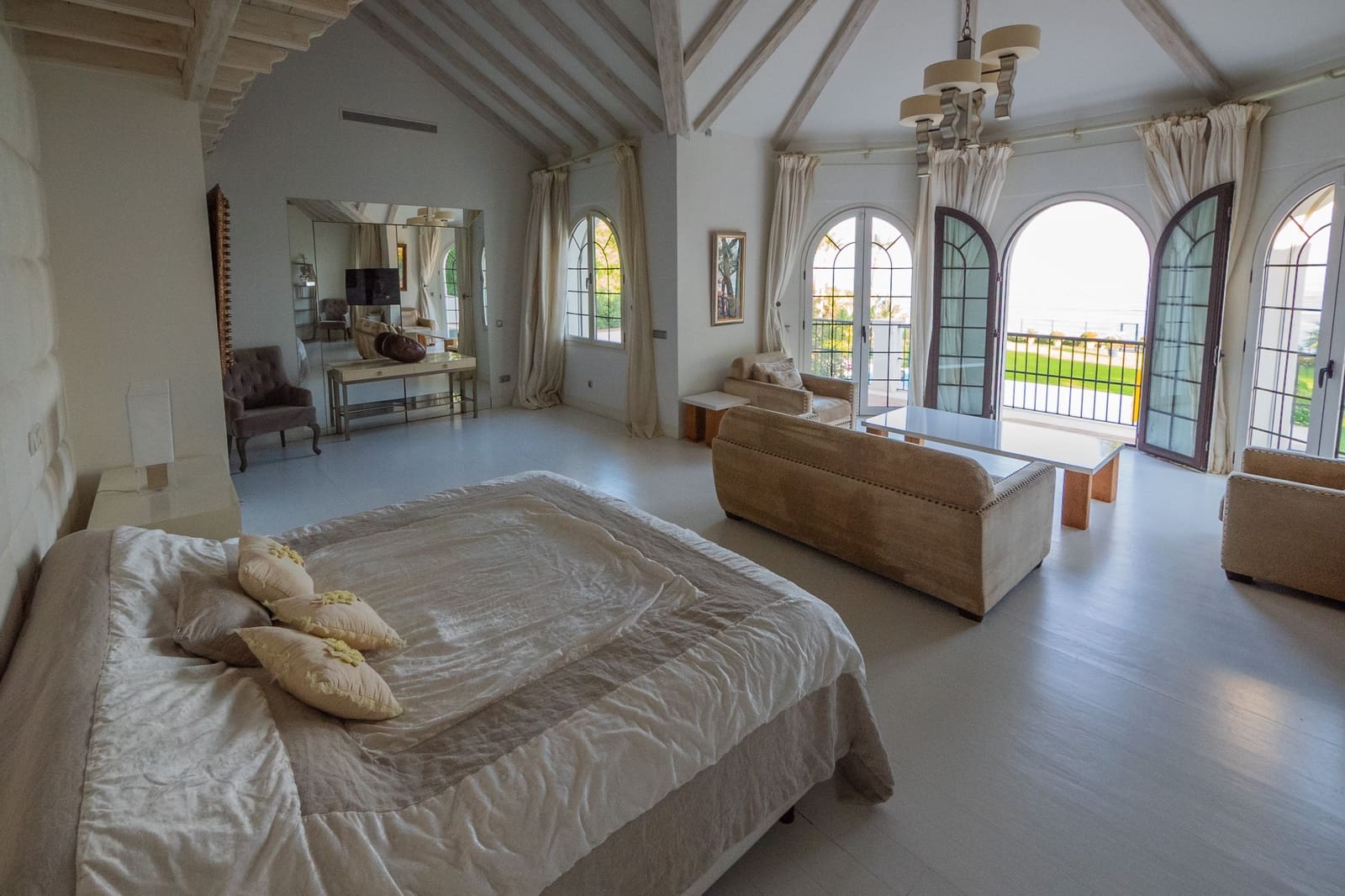 8 soveværelse Villa til salg i El Paraiso med swimmingpool garage - € 11.900.000 (Ref: 9568313)