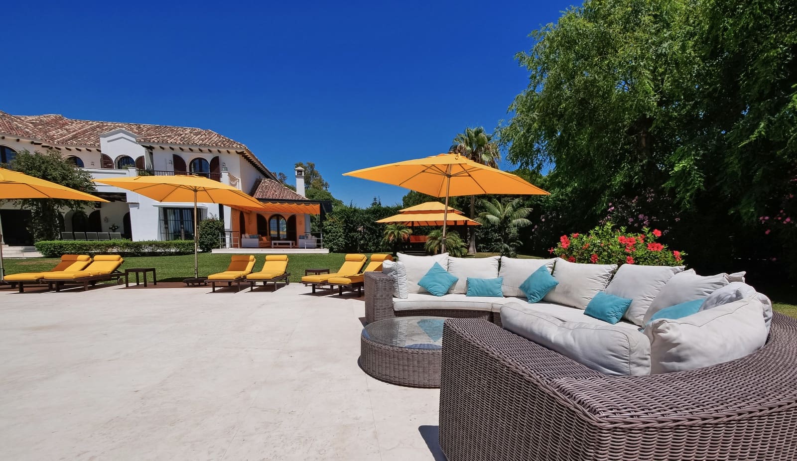 8 soveværelse Villa til salg i El Paraiso med swimmingpool garage - € 11.900.000 (Ref: 9568313)