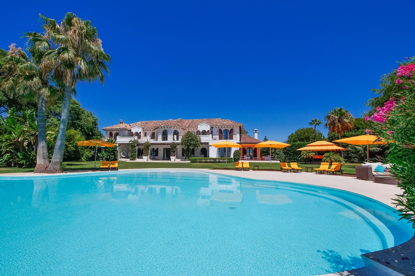 8 soveværelse Villa til salg i El Paraiso med swimmingpool garage - € 11.900.000 (Ref: 9568313)