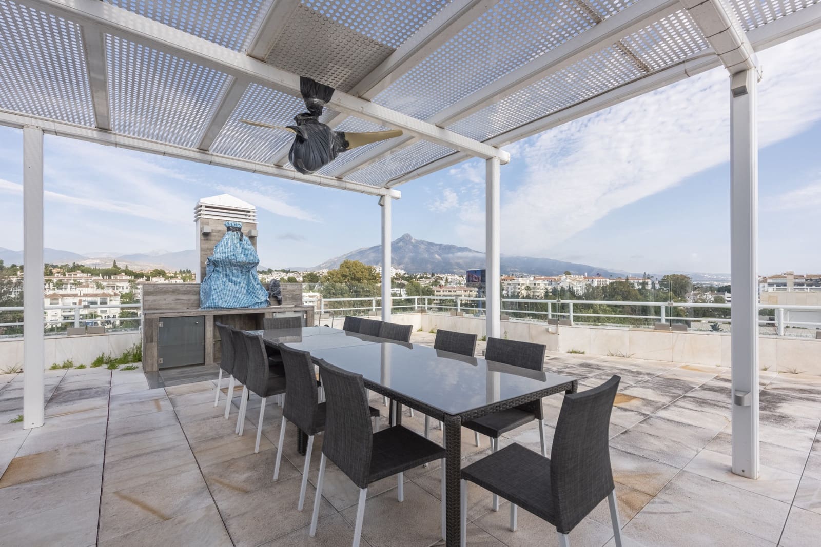 4 slaapkamer Penthouse te koop in Marbella met zwembad garage - € 3.950.000 (Ref: 9594907)