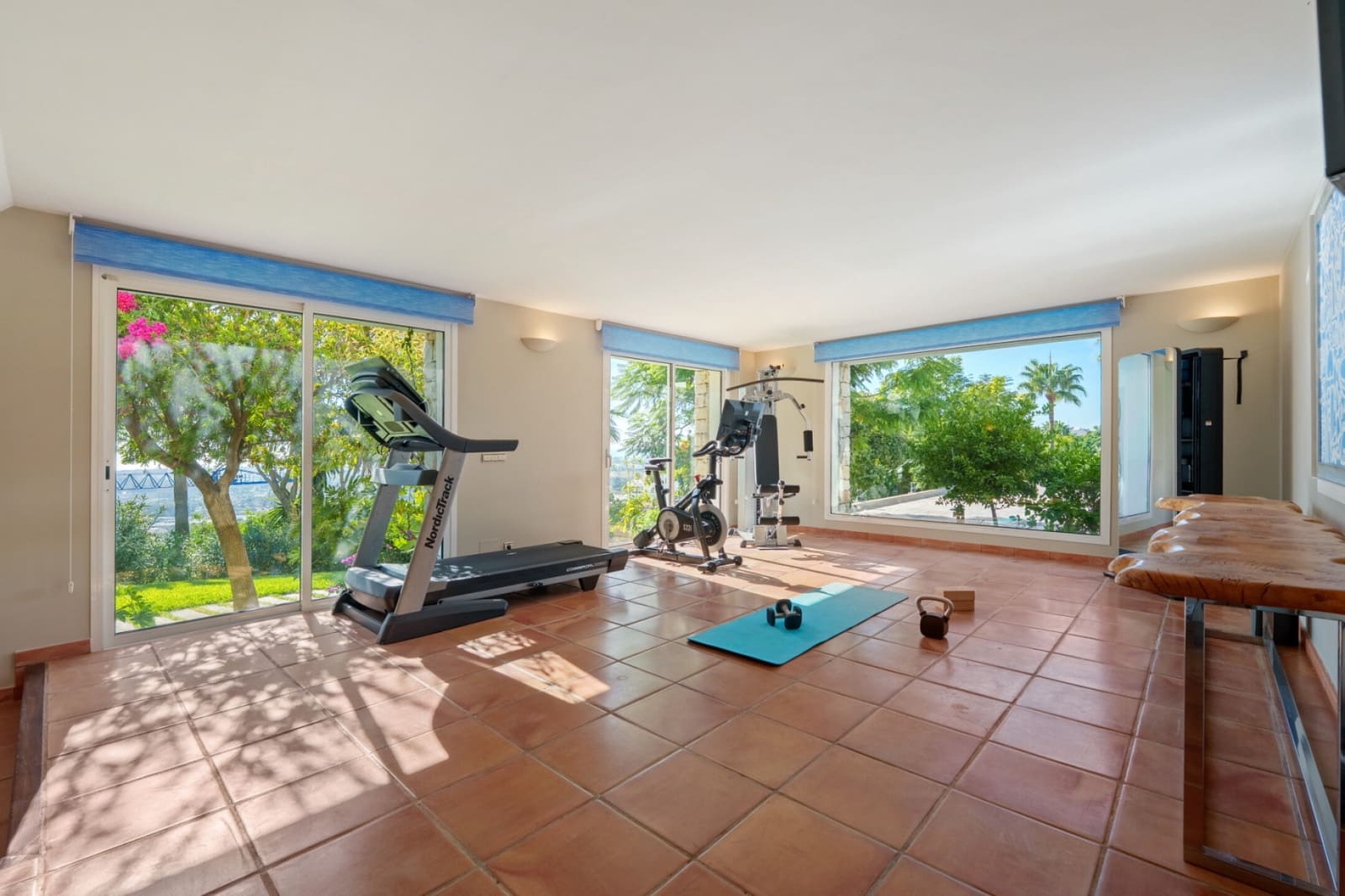 9 bedroom Villa for sale in Benahavis with pool garage - € 8,250,000 (Ref: 9594908)