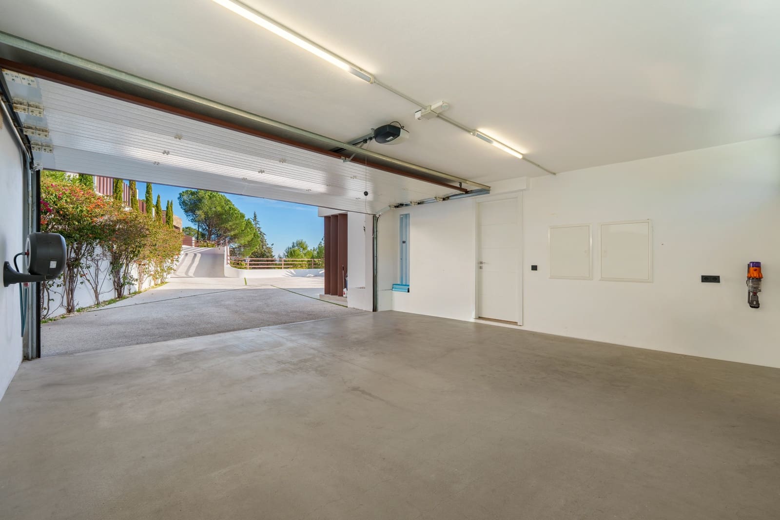 5 bedroom Villa for sale in El Madronal with pool garage - € 8,995,000 (Ref: 9604842)