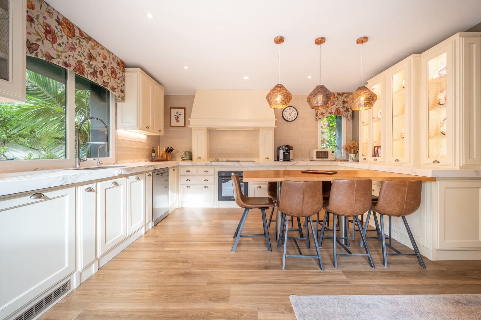 4 bedroom Villa for sale in Marbella with pool garage - € 2,490,000 (Ref: 9604843)