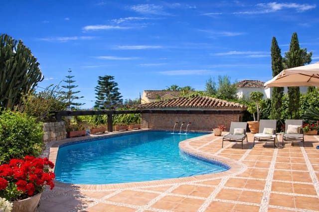 4 bedroom Villa for sale in Marbella with pool garage - € 2,490,000 (Ref: 9604843)