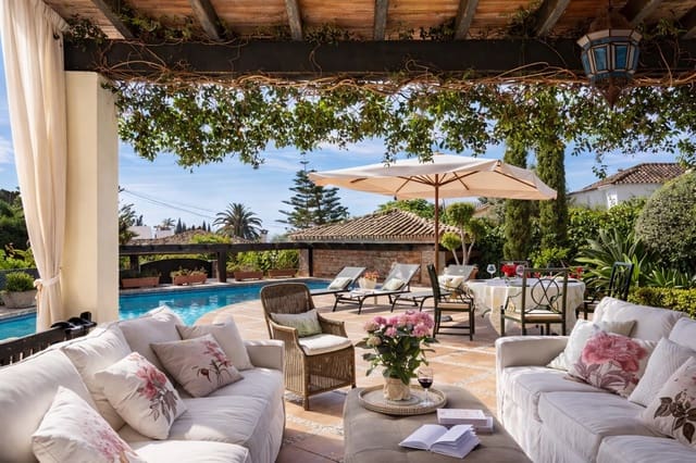 4 bedroom Villa for sale in Marbella with pool garage - € 2,490,000 (Ref: 9604843)