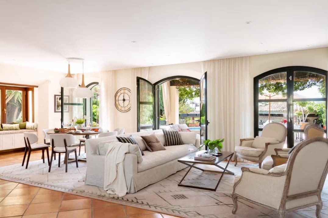 4 bedroom Villa for sale in Marbella with pool garage - € 2,490,000 (Ref: 9604843)