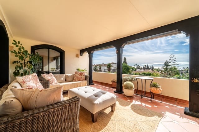 4 bedroom Villa for sale in Marbella with pool garage - € 2,490,000 (Ref: 9604843)
