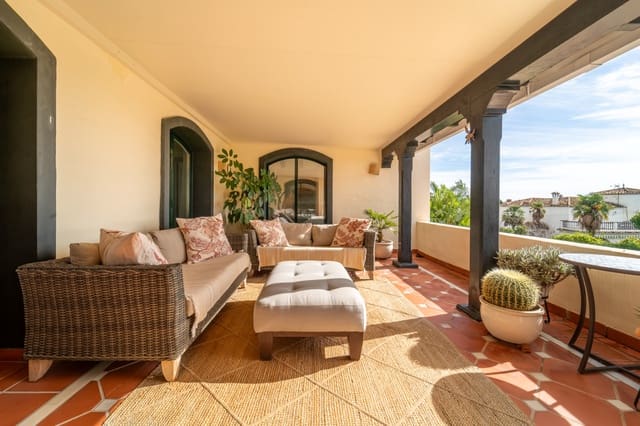 4 bedroom Villa for sale in Marbella with pool garage - € 2,490,000 (Ref: 9604843)