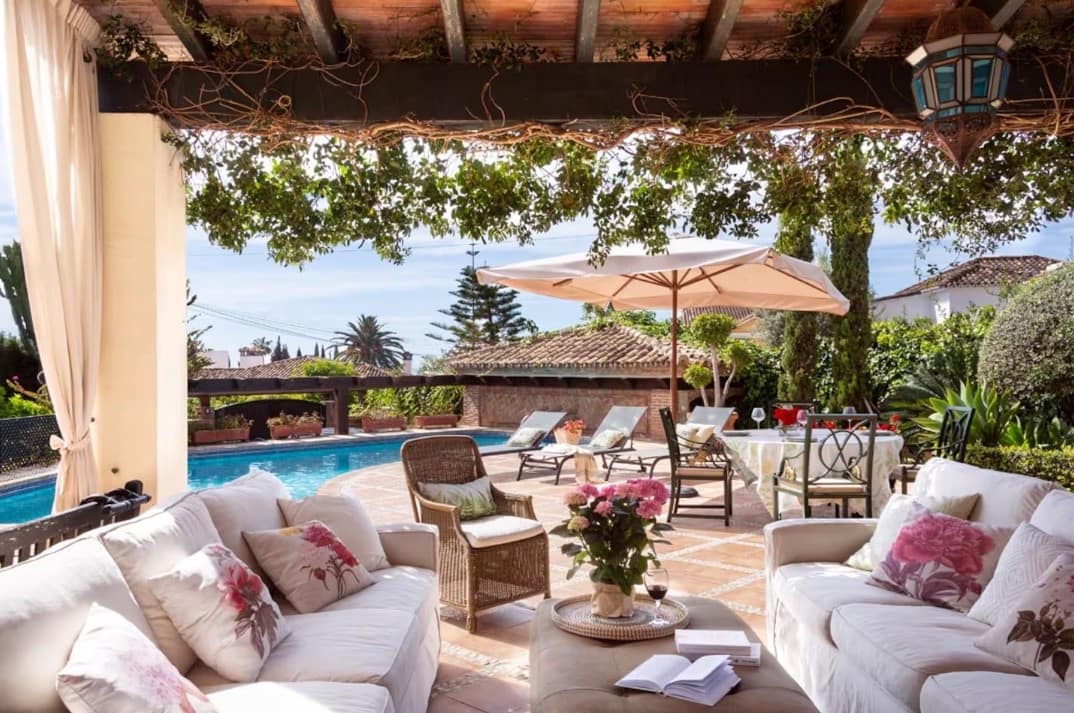 4 bedroom Villa for sale in Marbella with pool garage - € 2,490,000 (Ref: 9604843)