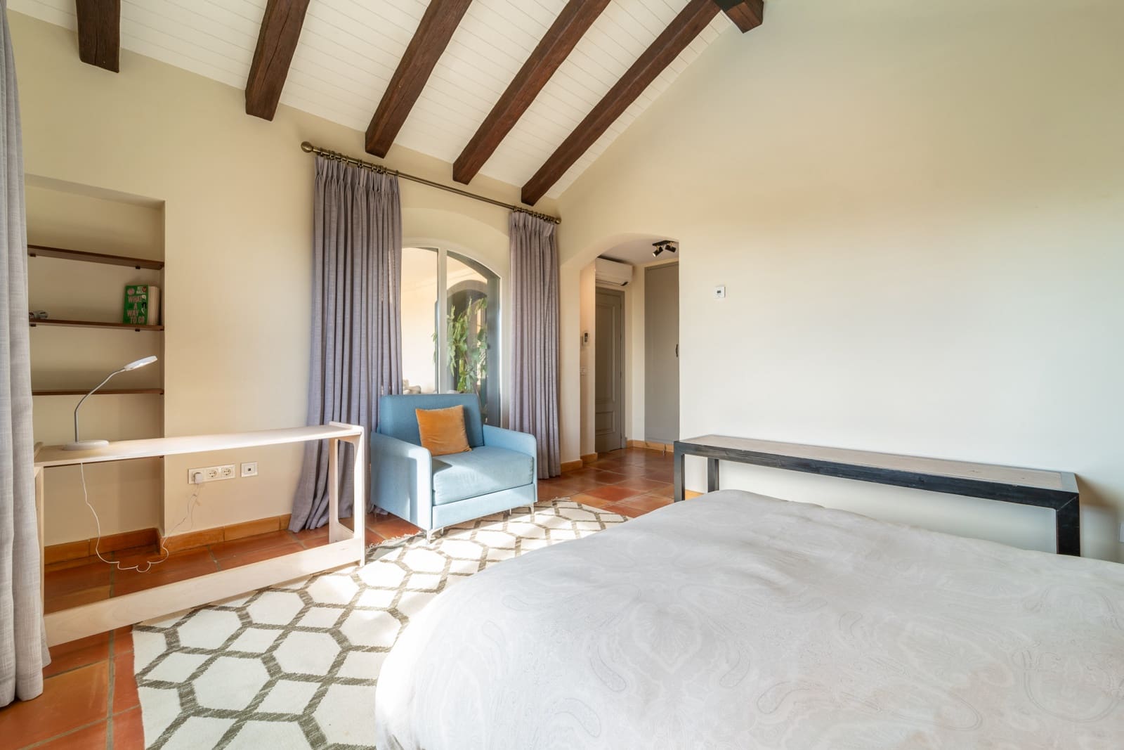 4 bedroom Villa for sale in Marbella with pool garage - € 2,490,000 (Ref: 9604843)