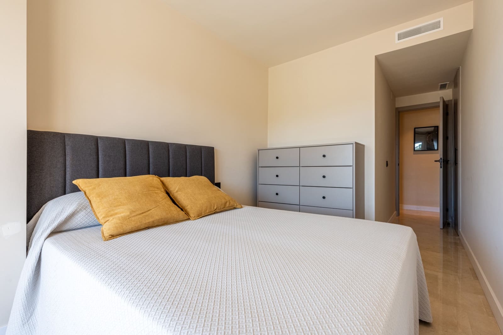 2 makuuhuone Huoneisto vuokrattavana paikassa San Pedro de Alcantara mukana uima-altaan 
autotalli - 2 500 € (Ref: 9614424)