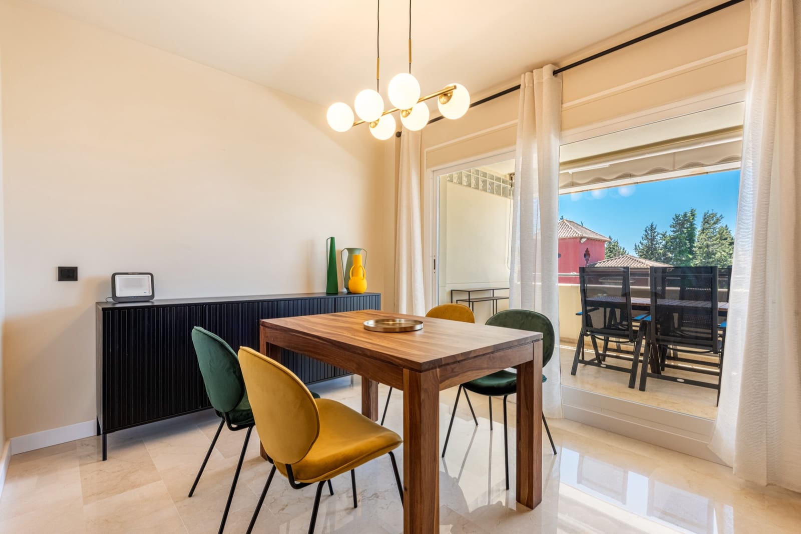 2 makuuhuone Huoneisto vuokrattavana paikassa San Pedro de Alcantara mukana uima-altaan 
autotalli - 2 500 € (Ref: 9614424)