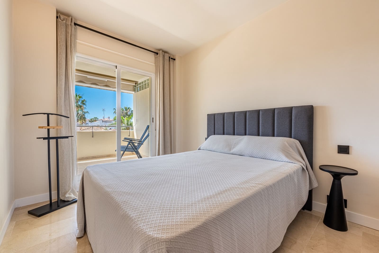 2 makuuhuone Huoneisto vuokrattavana paikassa San Pedro de Alcantara mukana uima-altaan 
autotalli - 2 500 € (Ref: 9614424)