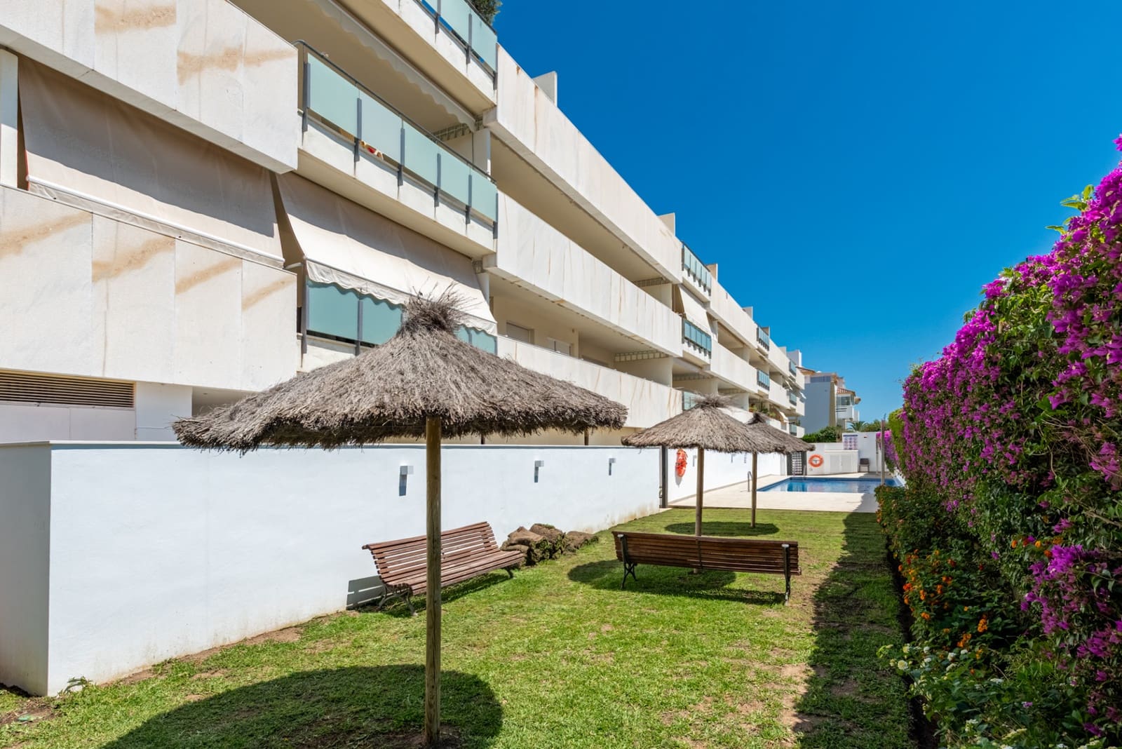 2 makuuhuone Huoneisto vuokrattavana paikassa San Pedro de Alcantara mukana uima-altaan 
autotalli - 2 500 € (Ref: 9614424)