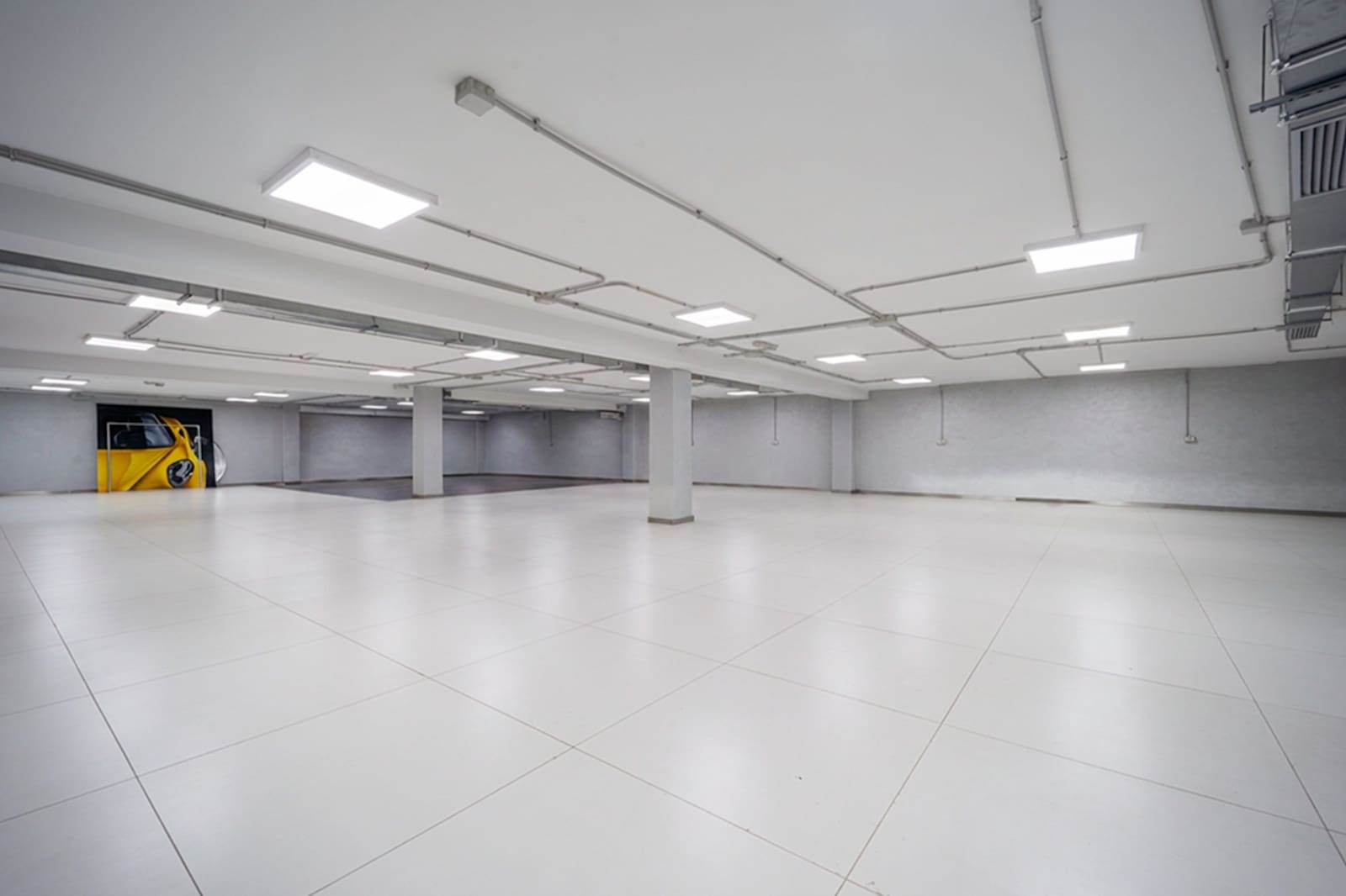 Kaupallinen myytävänä paikassa Puerto Banus mukana 
autotalli - 4 000 000 € (Ref: 9615385)