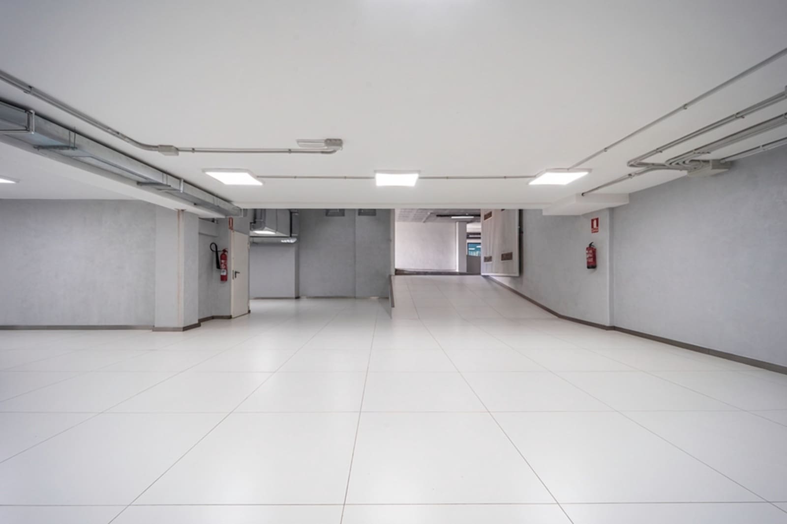 Kaupallinen myytävänä paikassa Puerto Banus mukana 
autotalli - 4 000 000 € (Ref: 9615385)