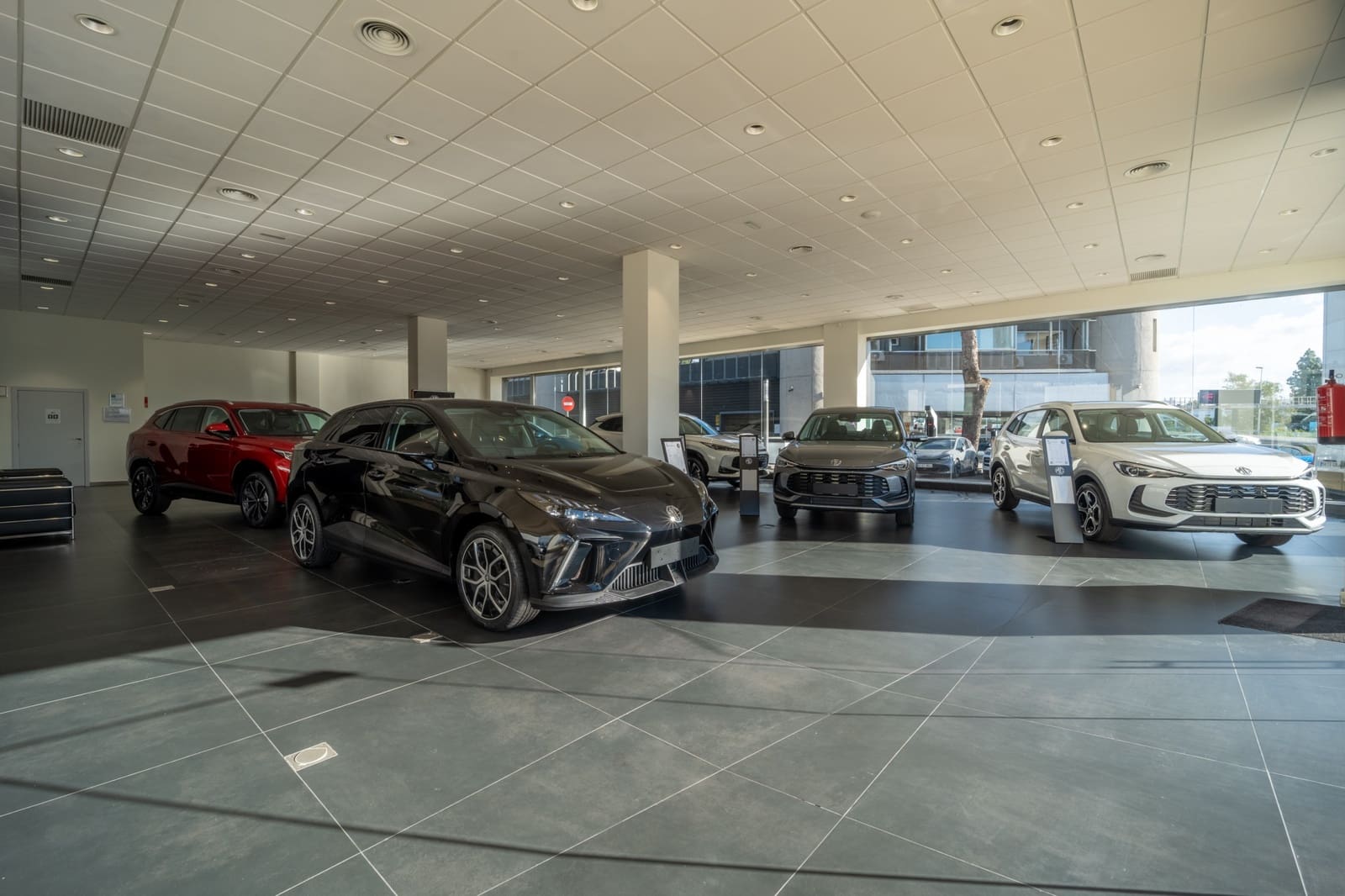 Kaupallinen myytävänä paikassa Puerto Banus mukana 
autotalli - 4 000 000 € (Ref: 9615385)