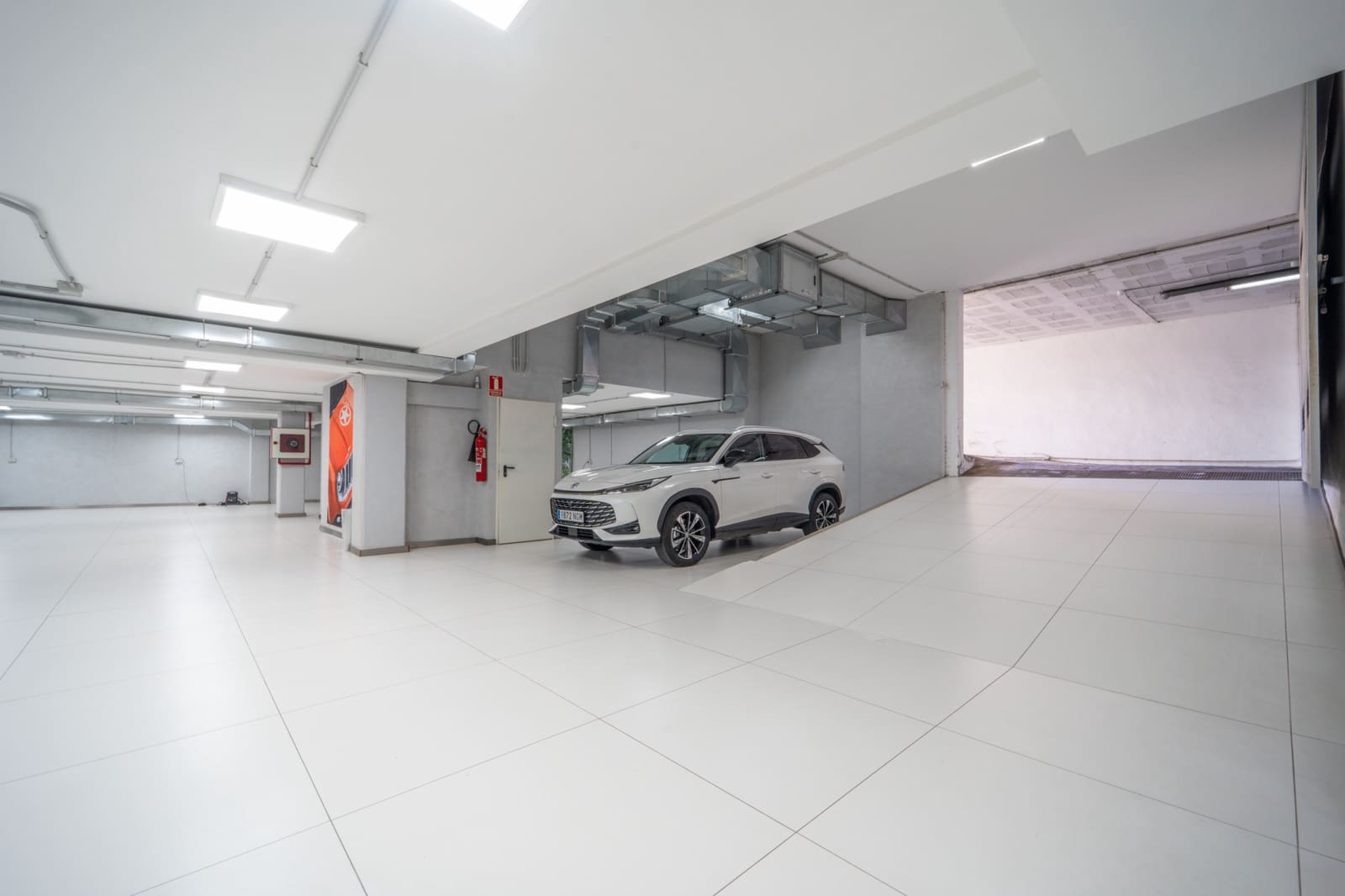 Kaupallinen myytävänä paikassa Puerto Banus mukana 
autotalli - 4 000 000 € (Ref: 9615385)