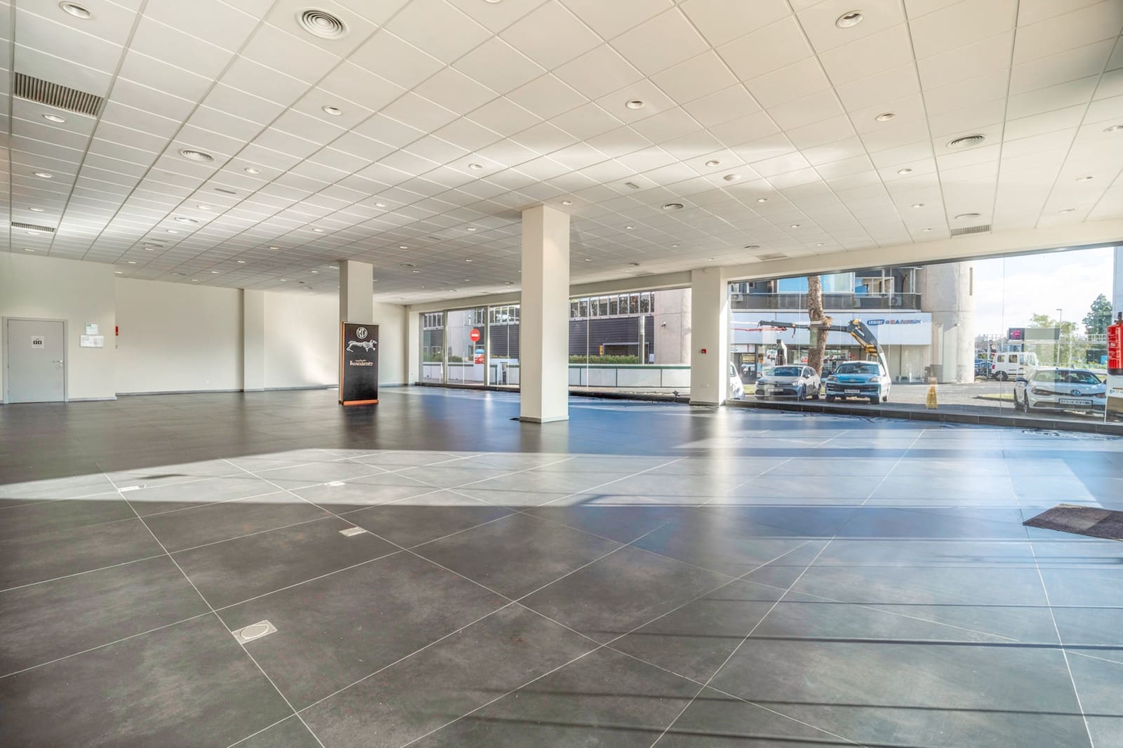 Kaupallinen myytävänä paikassa Puerto Banus mukana 
autotalli - 4 000 000 € (Ref: 9615385)