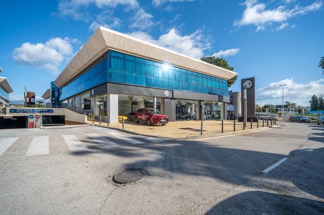 Kaupallinen myytävänä paikassa Puerto Banus, Marbella mukana 
autotalli - 4 000 000 € (Ref: 9615385)