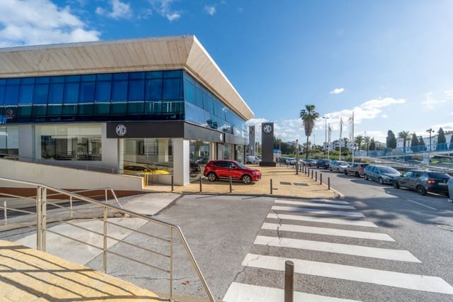 Kaupallinen myytävänä paikassa Puerto Banus, Marbella mukana 
autotalli - 4 000 000 € (Ref: 9615385)