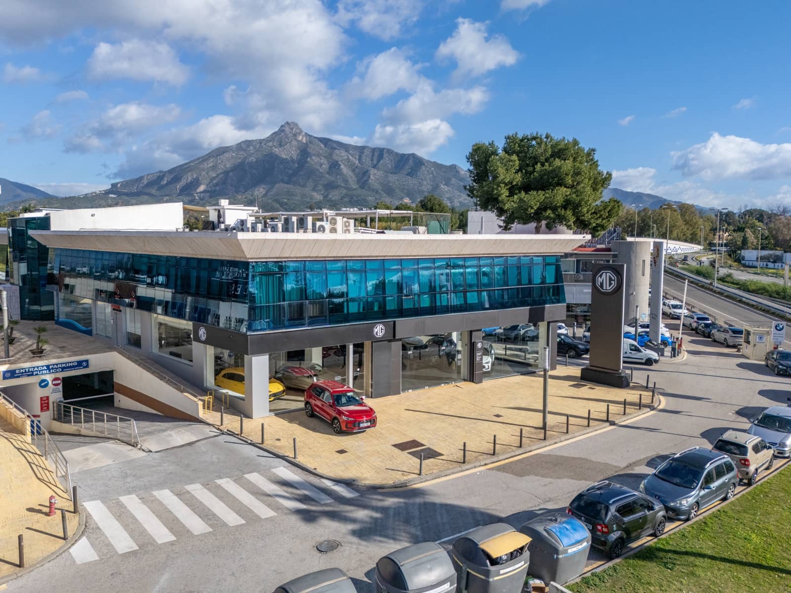 Kaupallinen myytävänä paikassa Puerto Banus mukana 
autotalli - 4 000 000 € (Ref: 9615385)