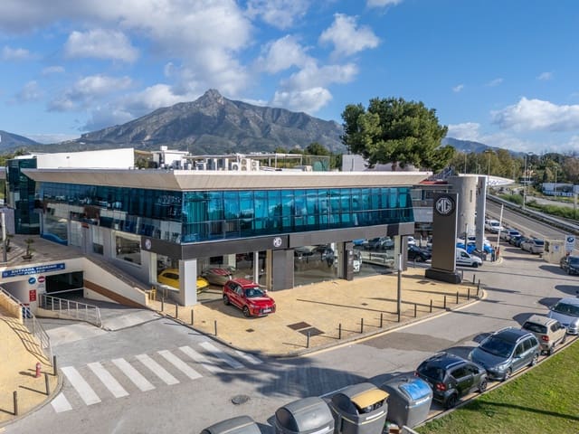 Kaupallinen myytävänä paikassa Puerto Banus, Marbella mukana 
autotalli - 4 000 000 € (Ref: 9615385)