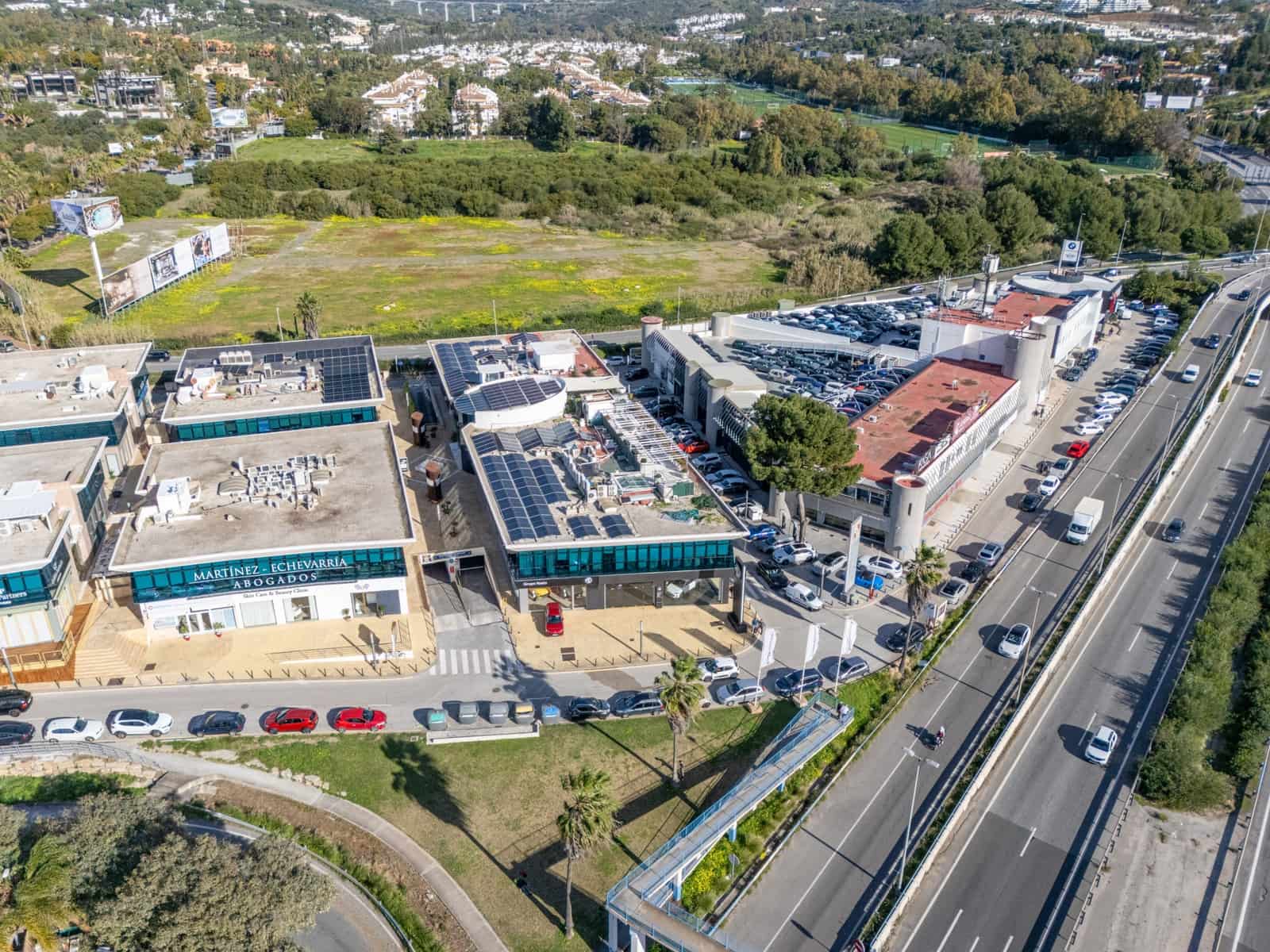 Kaupallinen myytävänä paikassa Puerto Banus mukana 
autotalli - 4 000 000 € (Ref: 9615385)