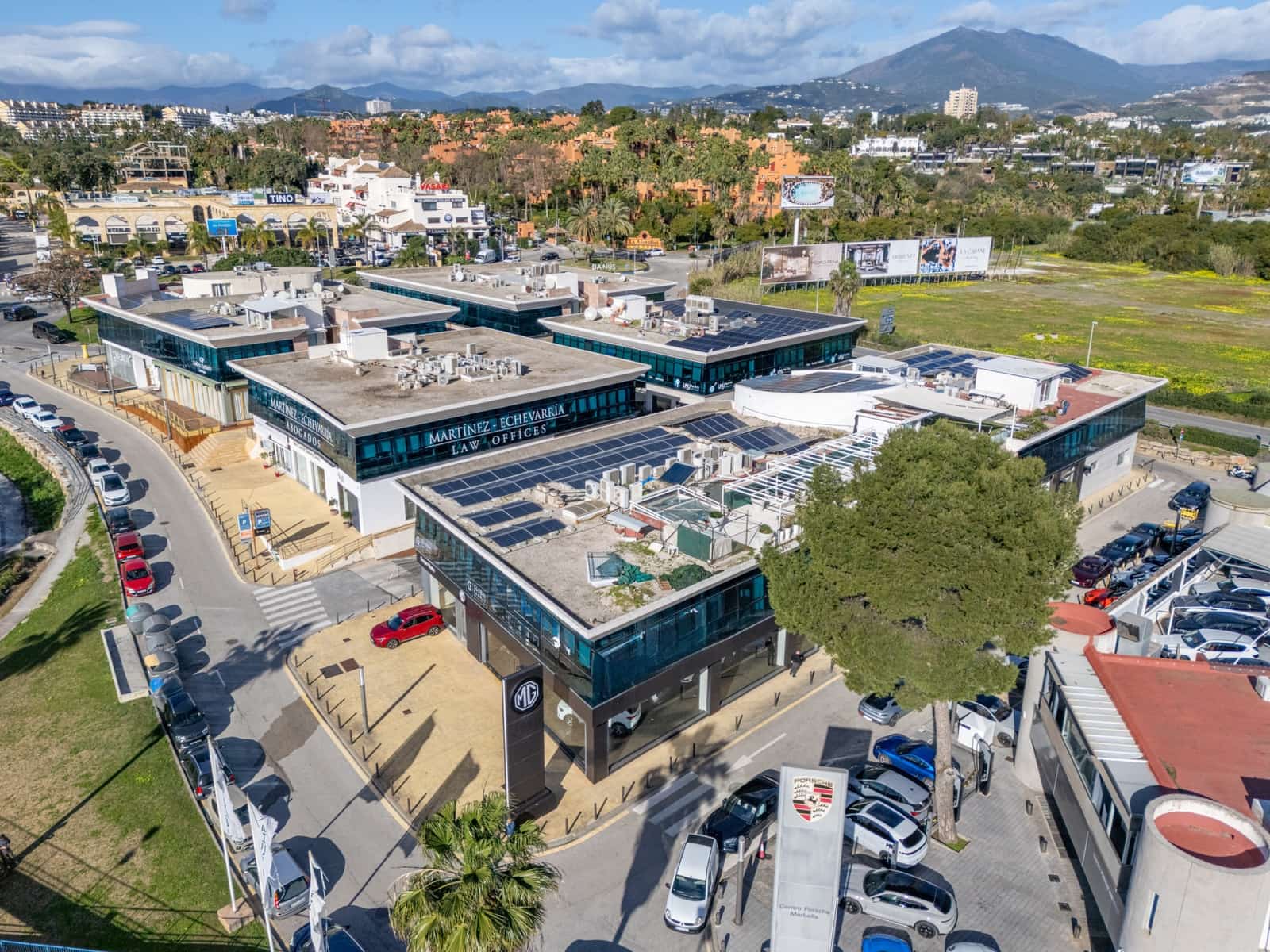 Kaupallinen myytävänä paikassa Puerto Banus mukana 
autotalli - 4 000 000 € (Ref: 9615385)